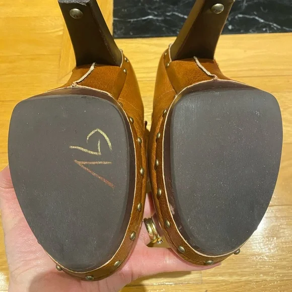 UGG Australia Cosima Brown Leather Ankle Boots Size 7 Studded High Heel Platform - Picture 15 of 15